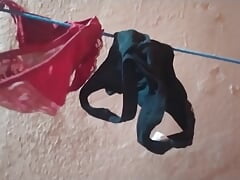 I took the naughty stepmother's panties all ejaculated while she was taking a shower.