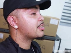 Work mates struggle and make up by pummeling!