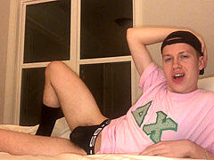 College jock Jesse Gold, 19 years old, fingers his hairy asshole