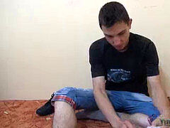 Fetish twink sucks toes after nutting