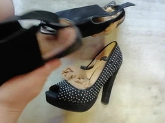 Masturbándome con sus Zapatos