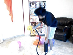 Crushing balloons with the shoes