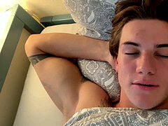 torrid stud jerks off and talks messy