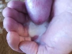 The sperm landed in my palm! The vibrator excites me so much that I enjoyed it!