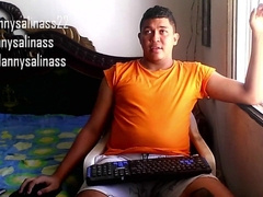 Salinass03 goes wild with webcam show: Jalo la pinga frente la camara!