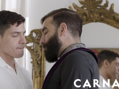 Staghomme Bastian Karim gets face humped by dangled Clergyman Leandro