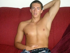 Dariusz is prepared to get off with his hard dick