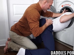 DaddiesPorno.com - Twink gets stuck in a washing machine and gets an ass fuck