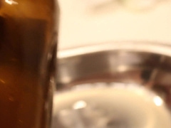 大量の冷凍精液で汚い靴下とサカストの精子漬け動画sperm