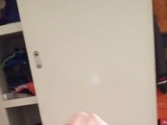 Mi novio se calienta y me envia un movie viniendose