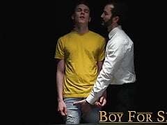 Sexy suited bearded DILF seduces trembling twink