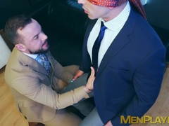 New employee Alan Vicenzo offered his asshole to get banged by Sir Peter