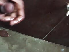 Apne wife ko pelne me bur se khun nikal gaya bhabhi ko pelne me bahut maja aata hai muth maar Diya muth marne ke best tarika