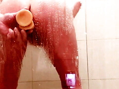 Shower time fun of Juniper