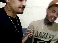 BEIJEI MEU AMIGO ELE FICOU DE PAU DURO E APROVEITEI PRA...