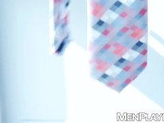 Muscular Manuel Skye seduces and breeds his colleague Craig Marks