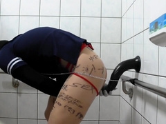 第一次到公廁露出 First time to the public toilet exposed