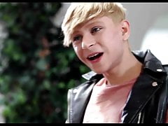 Plumber lays some raw pipe in blonde twink