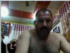 Punheta do maduro arabe 7