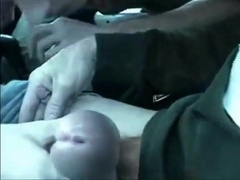 Notgeiler Junge saugt Nachbarn im Auto leer 6