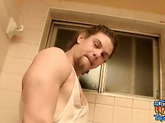 Straight thug Wolfe Gunmetal pees while masturbating solo