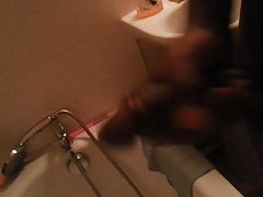 Petite branlette avant la douche