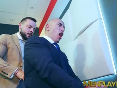 New employee Alan Vicenzo offered his asshole to get banged by Sir Peter