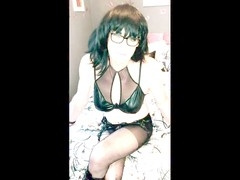 Saturday night handjob fun with crossdresser Juniperberi29