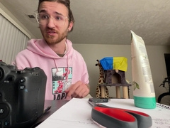 Stupid stud jacks his guts for your delectation