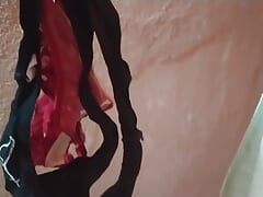I took the naughty stepmother's panties all ejaculated while she was taking a shower.
