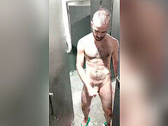 COMPLETO PAJOTE EN DUCHAS DEL GIMNASIO