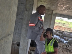 After everyone leaves, the employees have orgy shamelessly in the house under construction