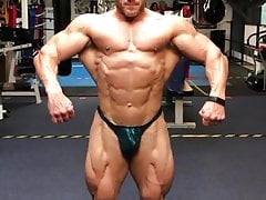 GYM POSING