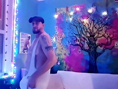 Crazy daddy dancing and Givin show