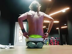 Sexy Boy Is Very Daring in the Gym Showing His Body